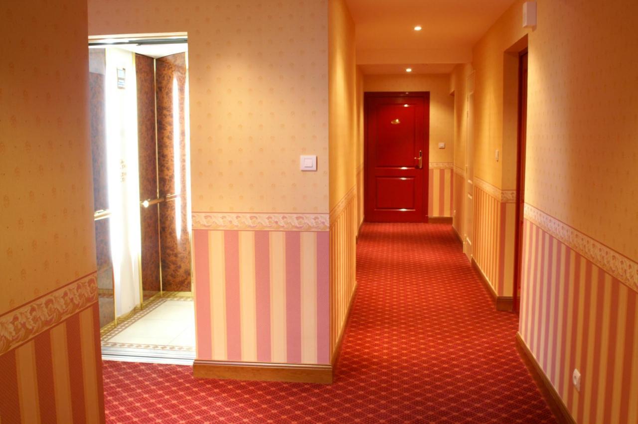 Coq Hotel Montreuil  Exterior foto